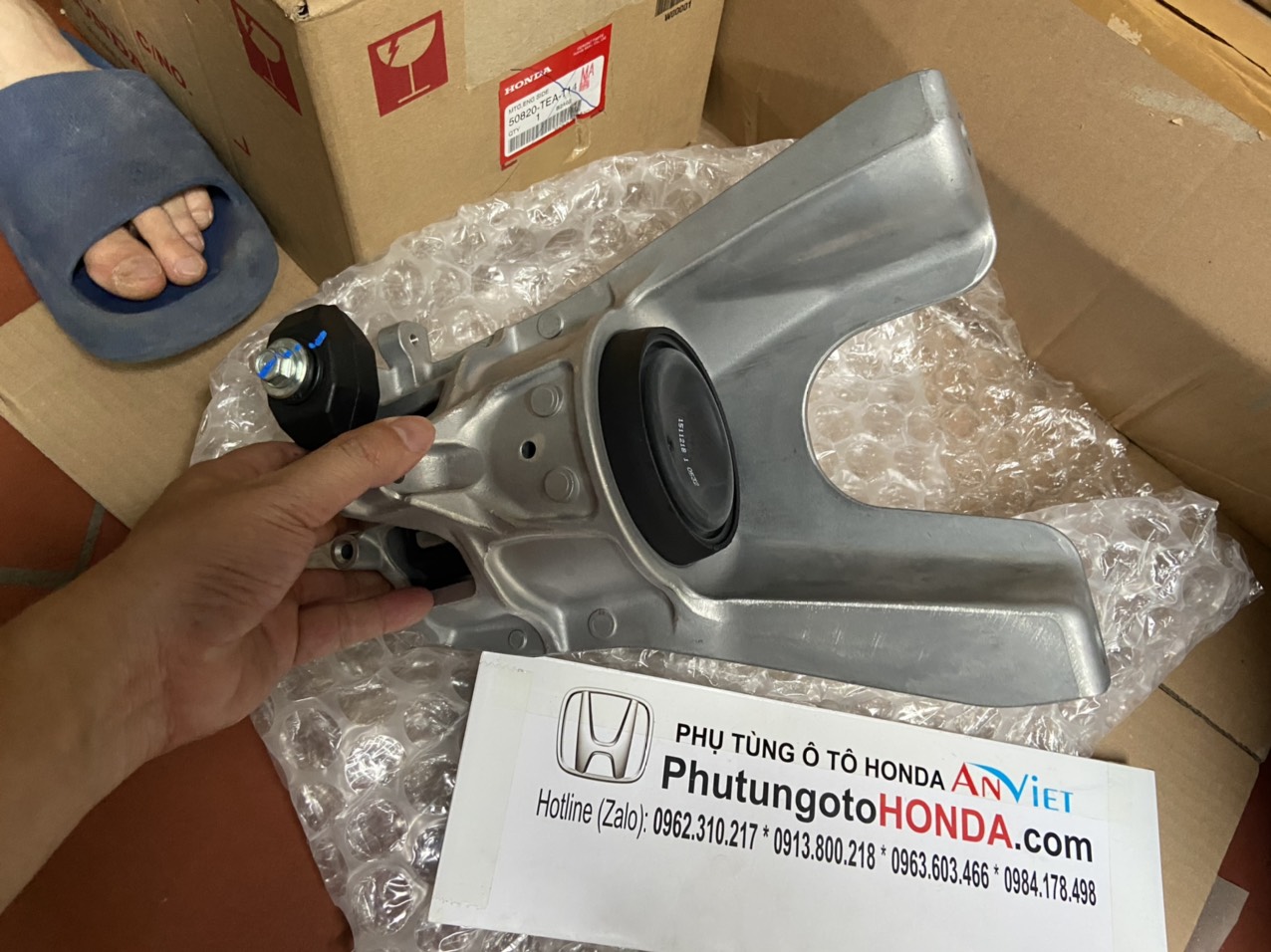 Chân máy bên phụ xe Honda Civic 2016-2020